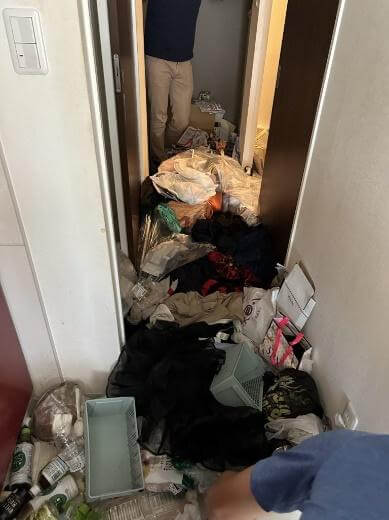 ゴミ屋敷状態になってしまった大阪市のマンション